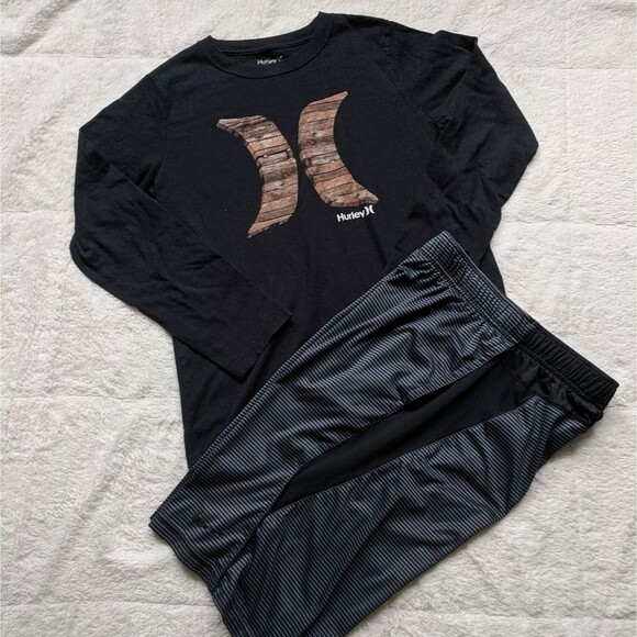Youth L Hurley tee and Nike short 
Both in good co - Picture 1 of 4